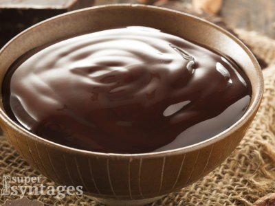 Σάλτσα σοκολάτας, απολαυστική και χρήσιμη για τα γλυκά σας