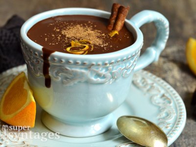 Ζεστό ρόφημα σοκολάτας με άρωμα πορτοκάλι, βανίλιας και κανέλα 