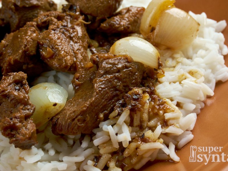 Αρνάκι Tajine με κρεμμύδια και χουρμάδες, η συνταγή από το Μαρόκο!