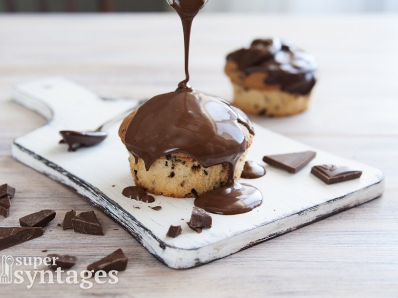 Εύκολα muffins με λιωμένη σοκολάτα 