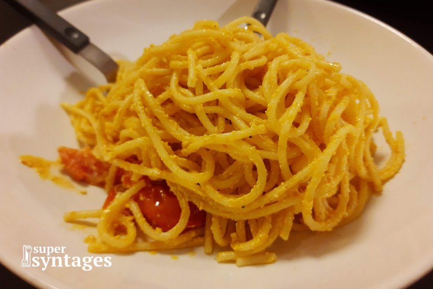 baked feta pasta: Το τελικό αποτέλεσμα αφού ανακατεψουμε τα μακαρόνια με τη σάλτσα