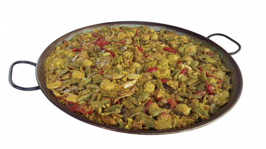 valencian paella με ρύζι, αυθεντικό πιάτο με αμπελοφάσουλα