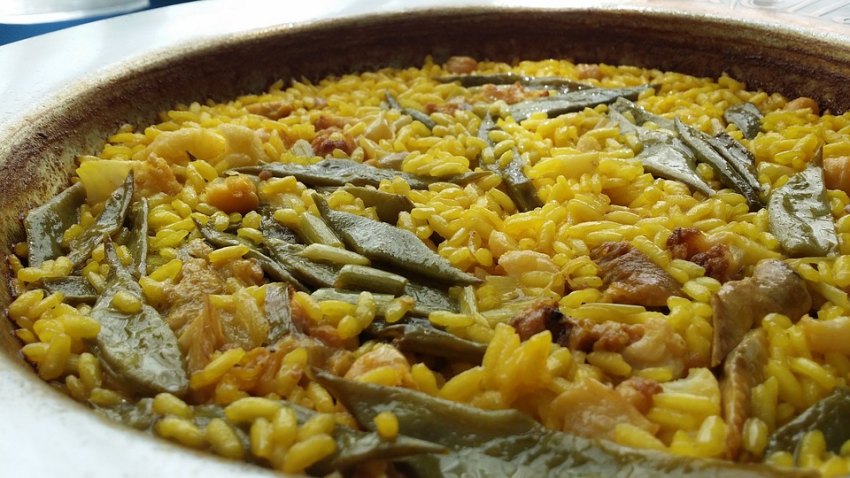 valencian paella με ρύζι, αυθεντικό πιάτο