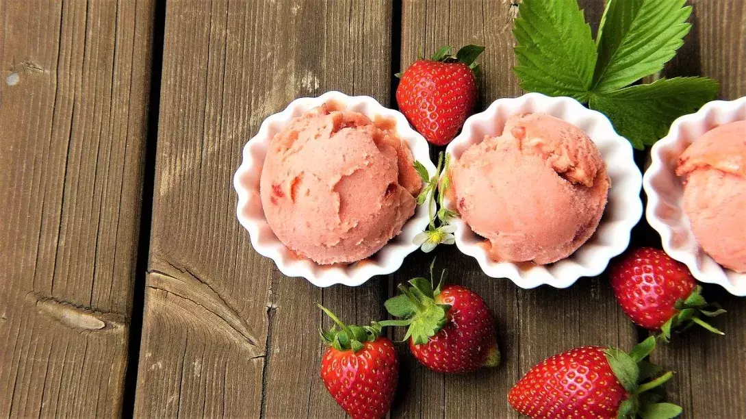 Εύκολο παγωτό φράουλα